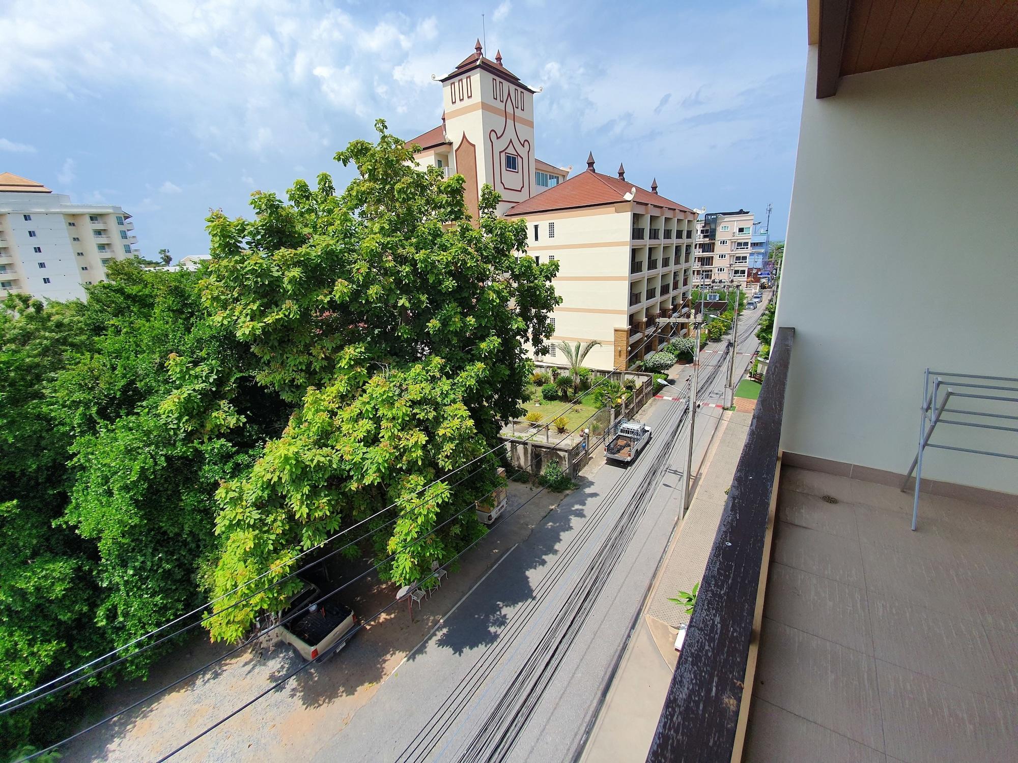 Aparthotel Penthouses Pantai Jomtien